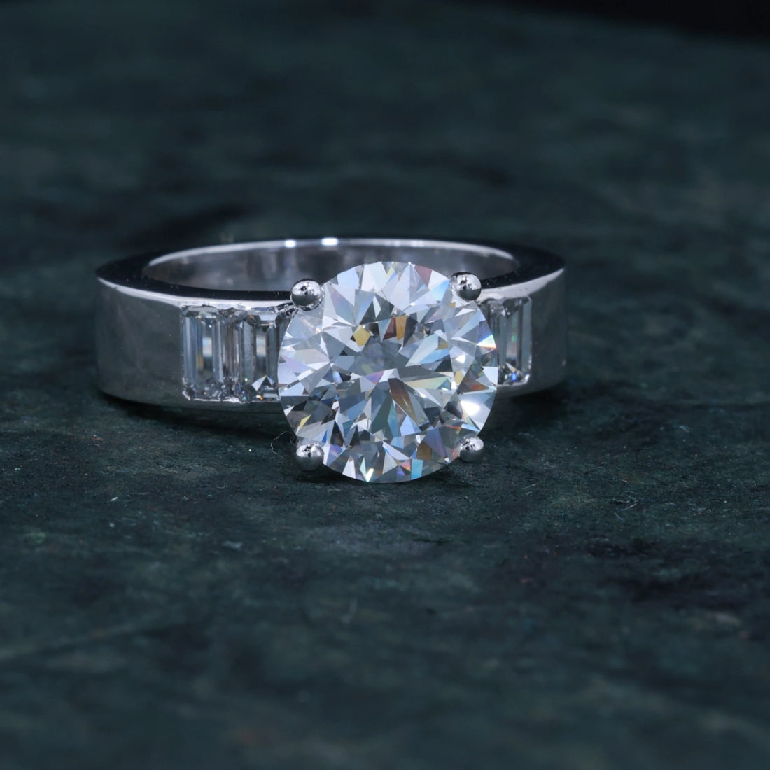 4.5ct Round Lab Diamond Solitaire Ring with Baguette Sides – 14k Gold